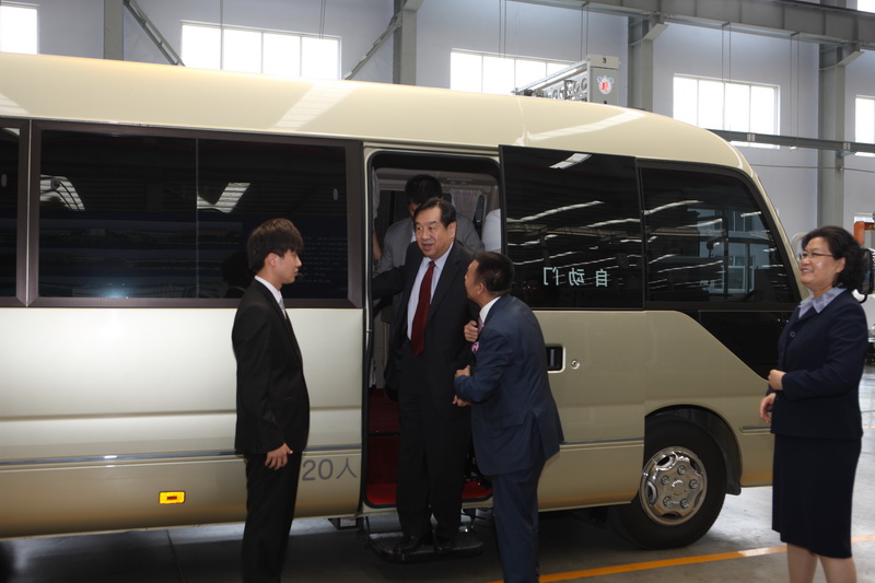 環境與資源保護委員會副主任李蒙來我公司參觀考察，景津